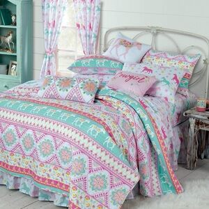 Rod’s True Western Run Across Horse Reversible Comforter Set